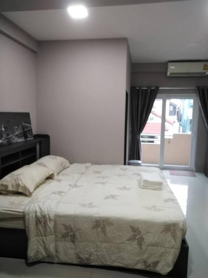 Hug Me Guesthouse Pattaya Bagian luar foto