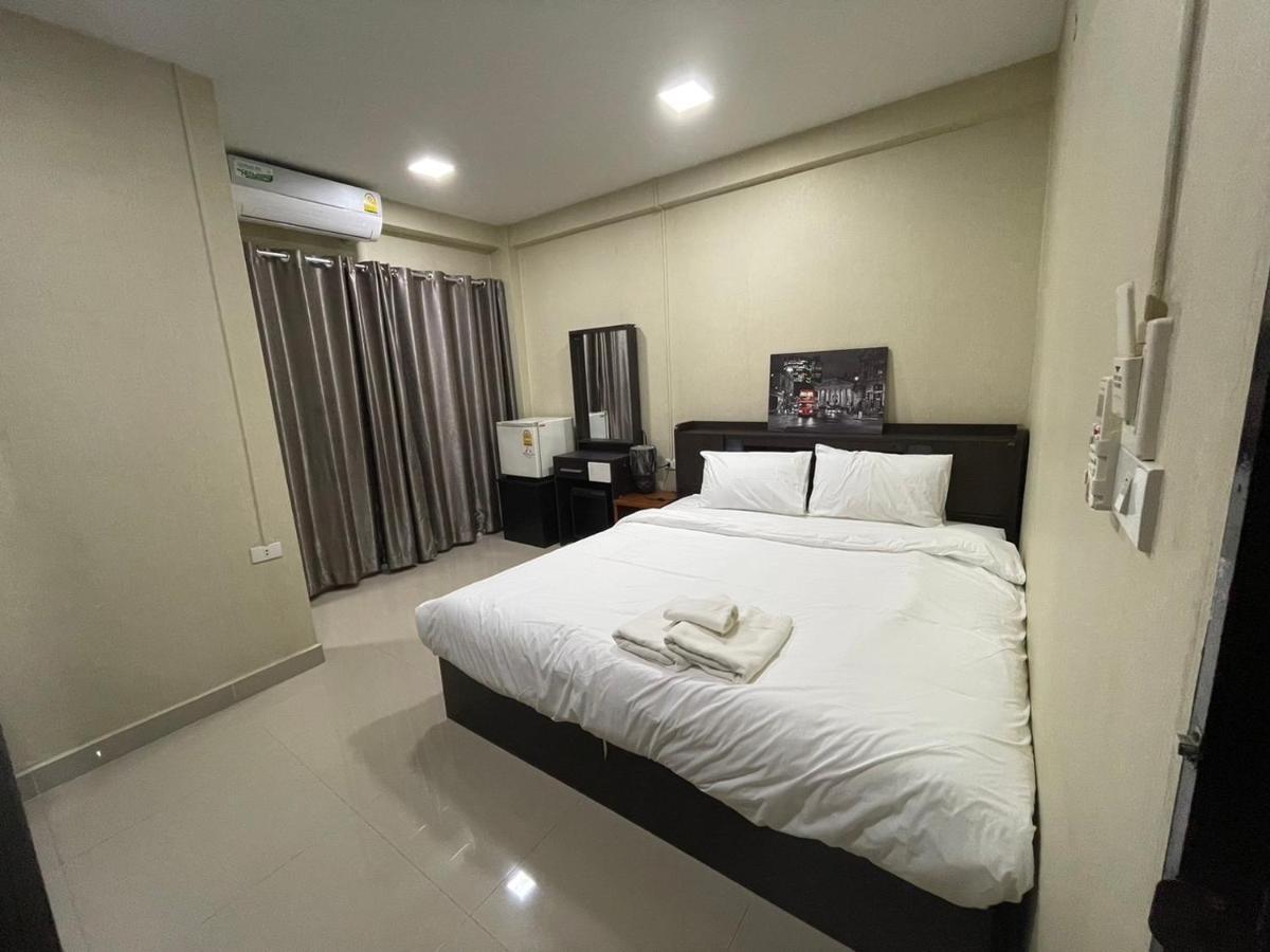 Hug Me Guesthouse Pattaya Bagian luar foto
