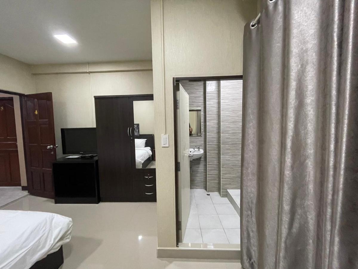 Hug Me Guesthouse Pattaya Bagian luar foto